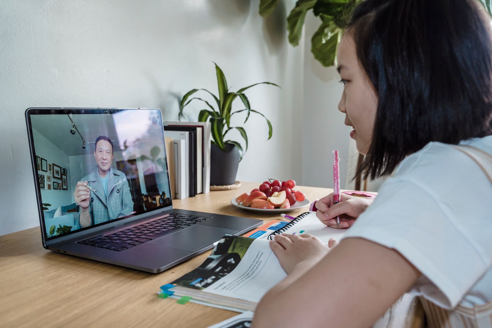 How to Become a Successful Online Tutor in 2025